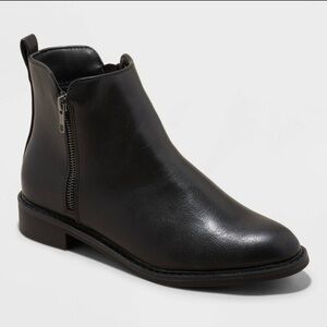 Universal Thread Brenna Faux Leather Ankle Boots Black NWT